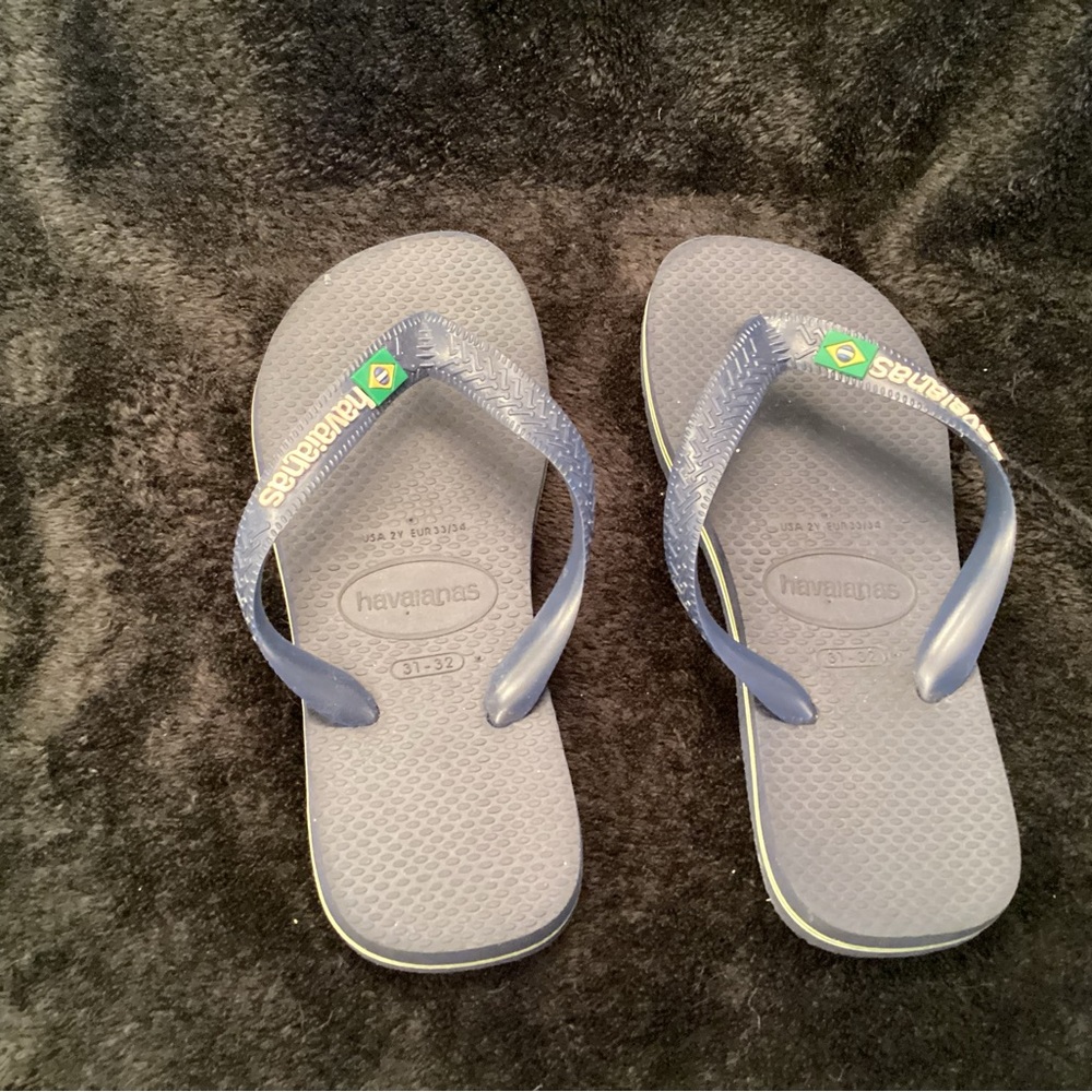Havaianas Navy Blue  Flip Flops I don’t know why this pic is so light color